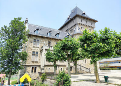 Vue générale du château de Villy