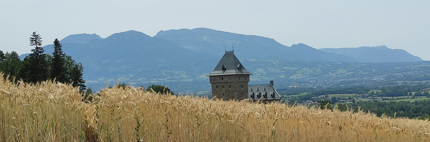 bajulaz-chateau-de-villy-vue-pano